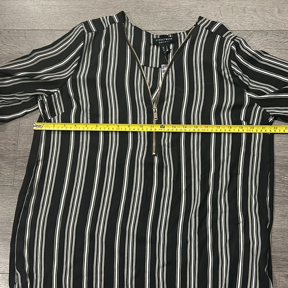 3 for $20 Loose fit striped shirt, 3/4 sleeve with button detail zip front - Picture 6 of 8